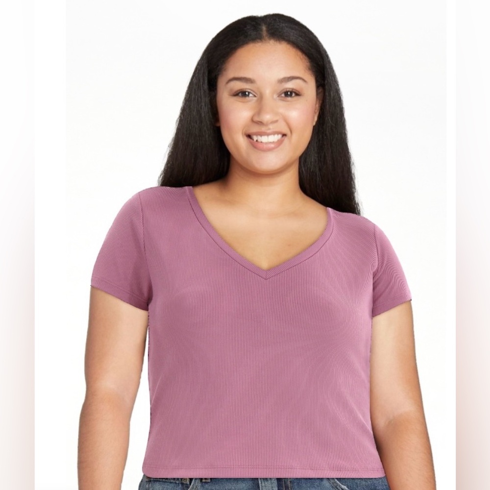 No Boundaries Women's V-Neck Ribbed Top in Rose. NWT! Size Large.